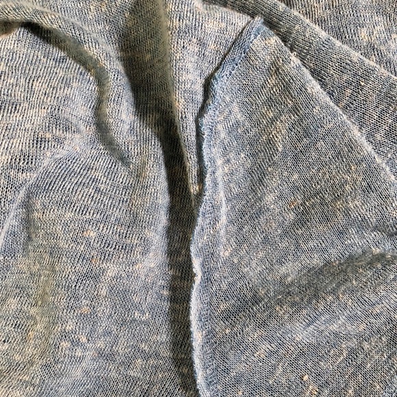 🎁NWOT hi Lo raw edge blue top. - Picture 6 of 7